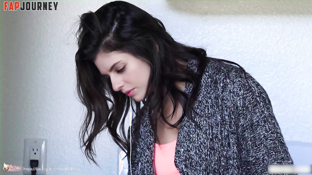 Alexandra Daddario 
